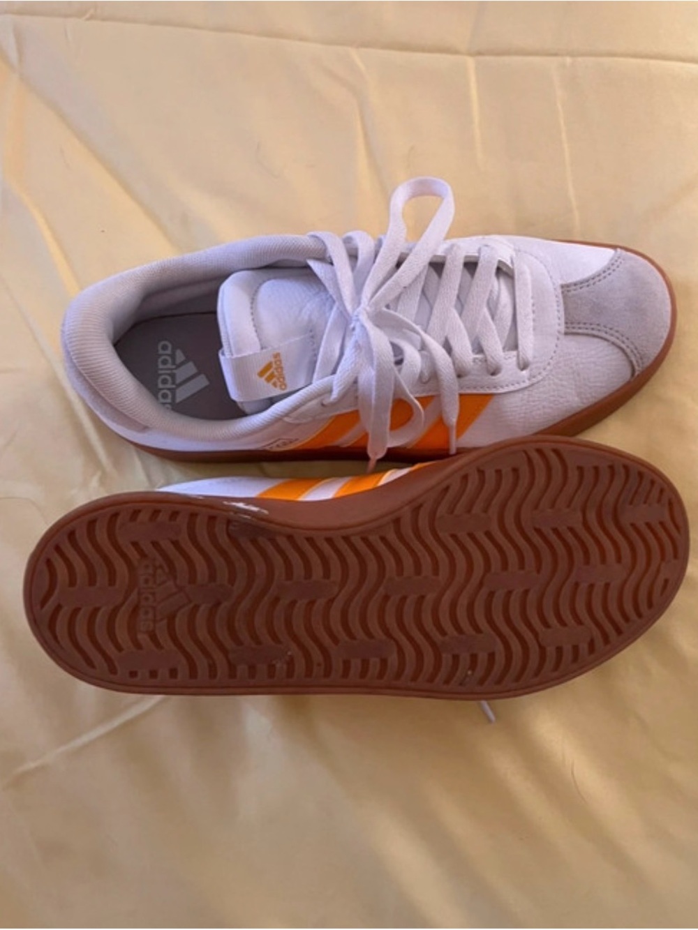 adidas VL Court 3.0 in the Cloud White / Crew Orange / Gum